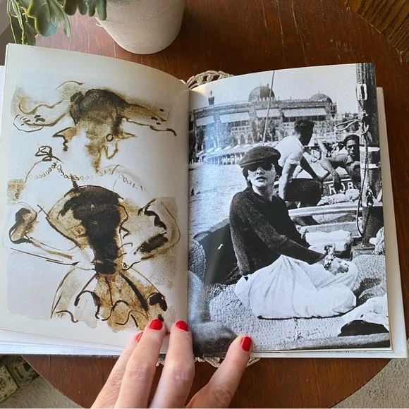 Chanel Universe of Fashion Book EUC - Picture 13 of 13